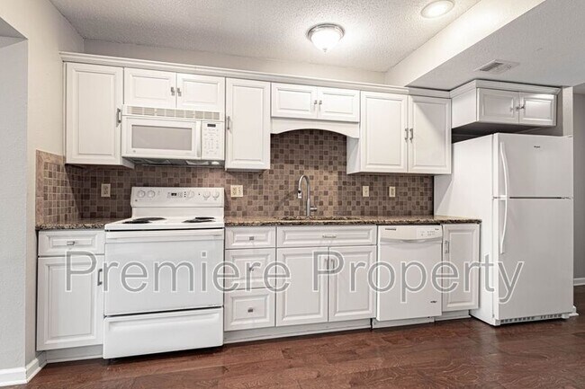Building Photo - 8119 N Elmwood Ave