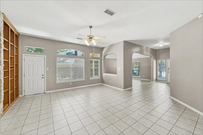 Building Photo - 5 Paddock Pines Pl