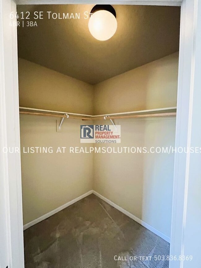 Building Photo - 6412 SE Tolman St