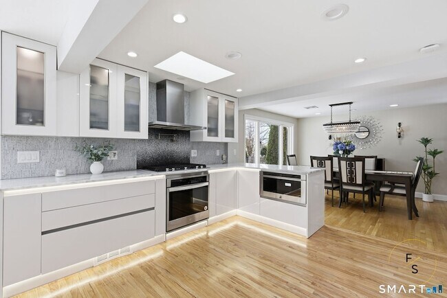 Building Photo - 508 Highland St