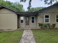 Building Photo - Updated 2 Bedroom Home With Fenced Yard