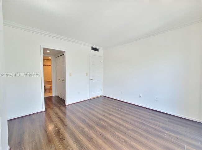 Building Photo - 77 Crandon Blvd