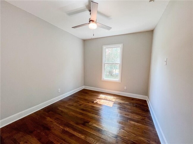 Building Photo - 112 Tally Ct W