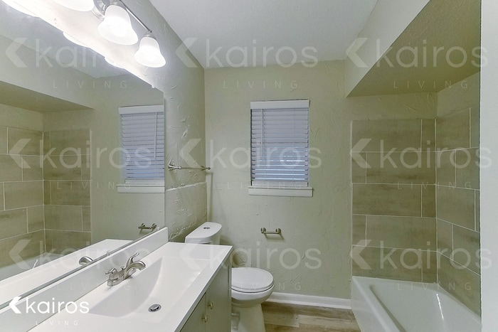 Building Photo - 914 W Pleasant Run Rd