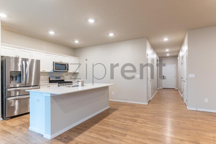 Building Photo - 5721 W Youngstown Ln