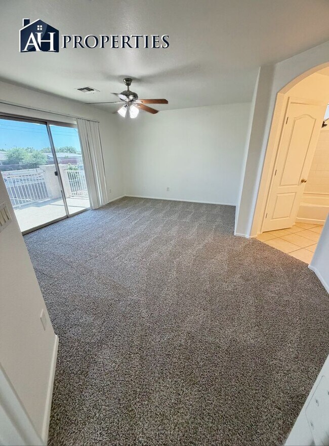 Building Photo - Large backyard Home in Surprise