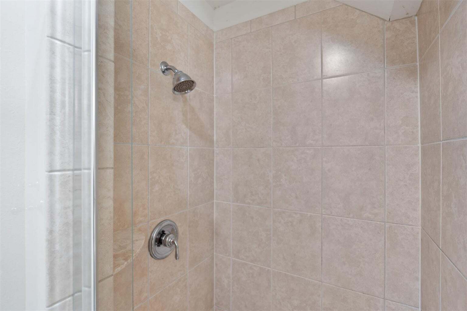 Building Photo - 6094 Live Oak Ct