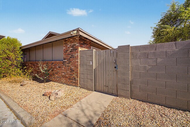 Building Photo - 2931 E Beck Ln