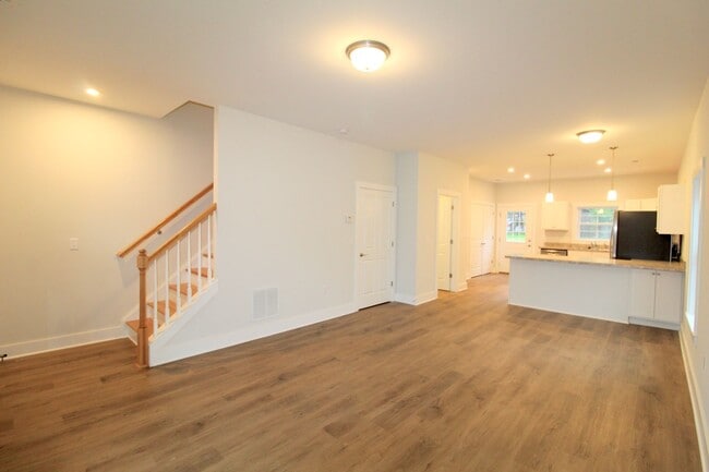 Building Photo - Lease assignment