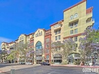 Building Photo - Stylish 1BD/1BA Condo in Cortez Hill with Balcony, In-Unit W/D & Pool Views