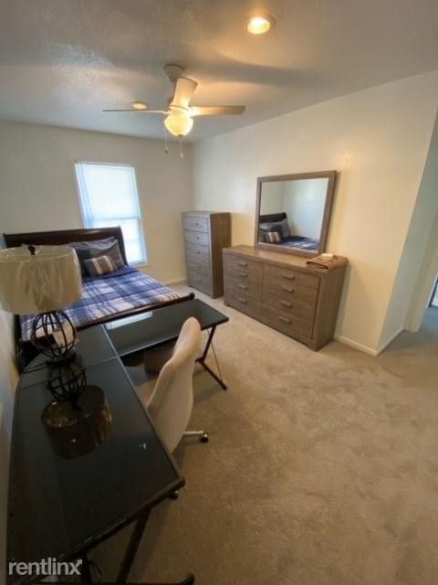 Building Photo - 3 br, 1.5 bath Townhome - 2090 Kings Gate Cir