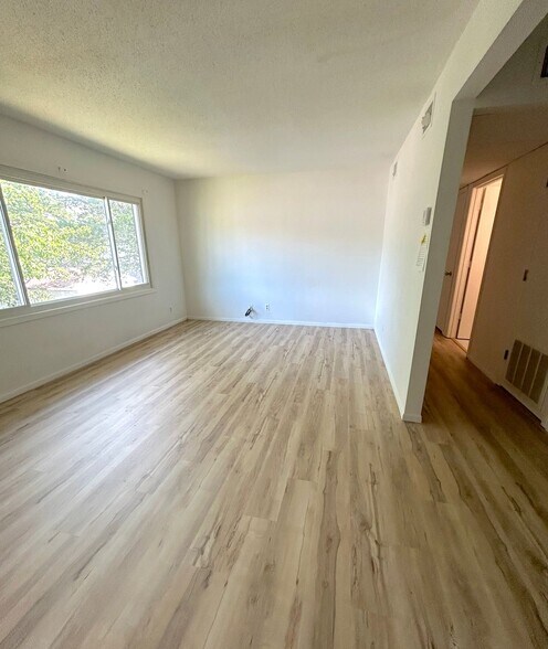 Building Photo - Orchard Meadows