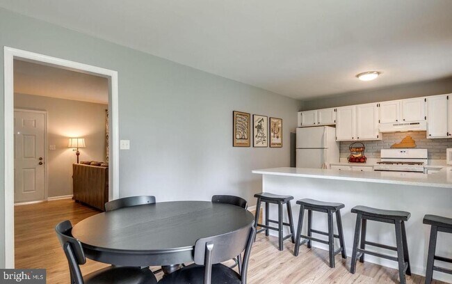 Building Photo - 10121 Cheswick Ct