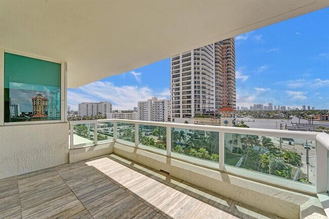 Building Photo - 101 S Fort Lauderdale Beach Blvd