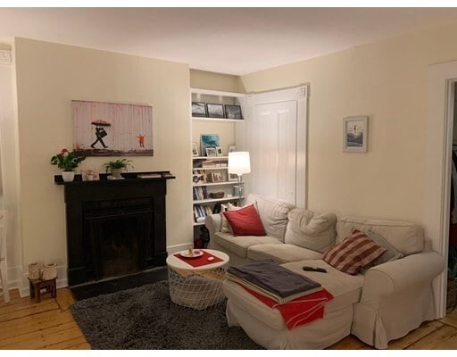 Building Photo - 8 Phillips St