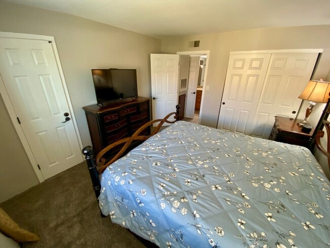 Building Photo - Furnished Scottsdale One Bedroom Condo For Long or Short Term (Min 3 Months)
