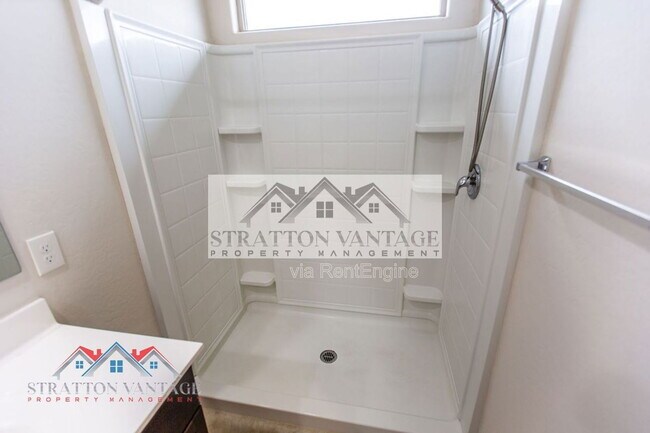 Building Photo - 43620 W Mescal Dr