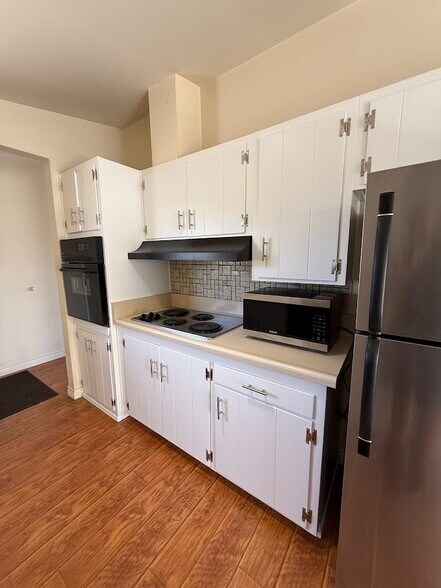 Building Photo - 9158 Rebecca Ave