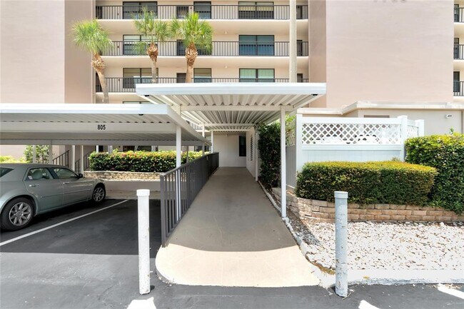 Building Photo - 7700 Sun Island Dr S
