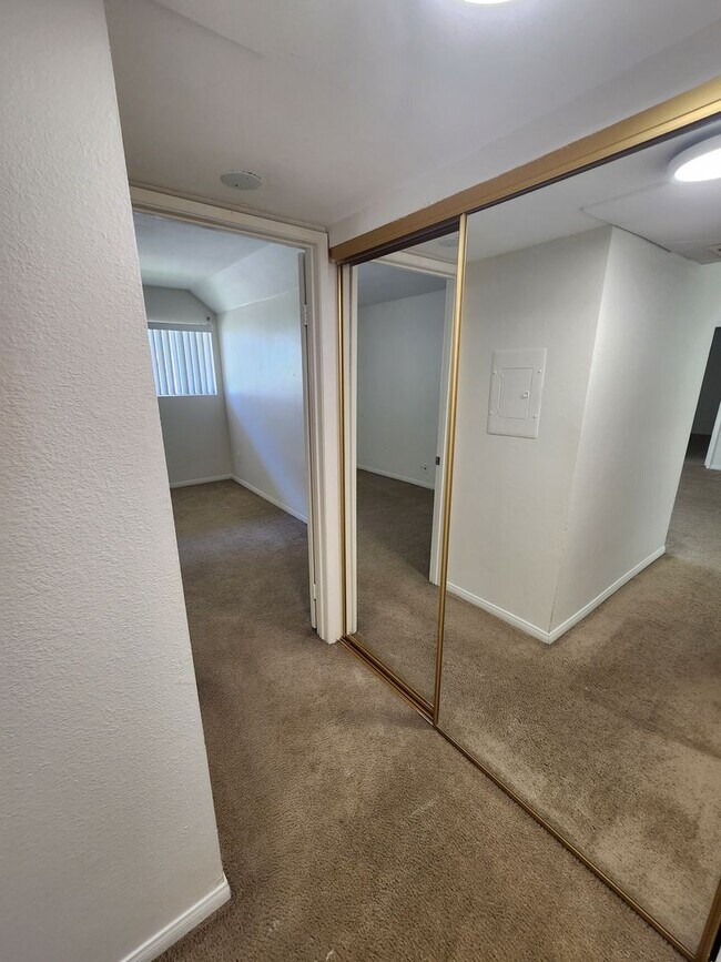 Building Photo - Gorgeous and Comfortable - Dual Master Suites - 2BD/2BA - East Mission Valley