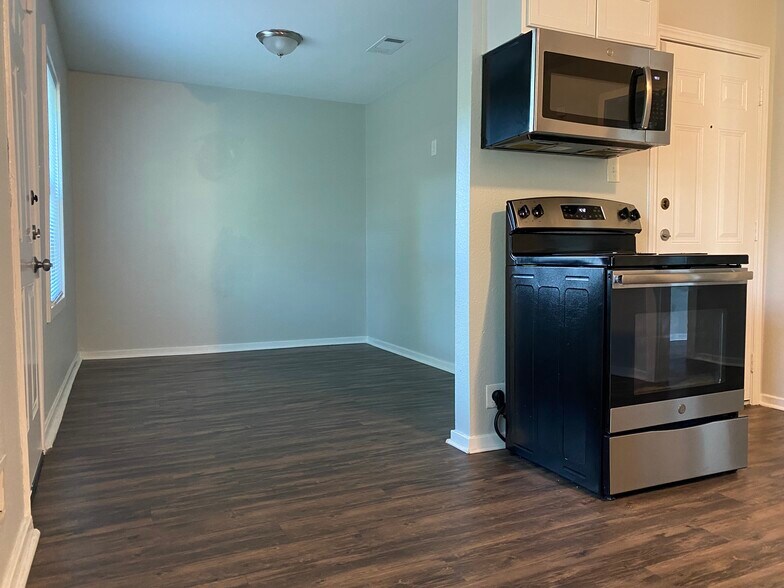 Dining room / Breakfast nook/ Study - 4230 Friar Point Rd
