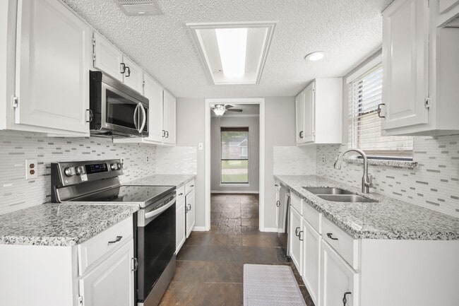 Building Photo - 17610 Possums Run Dr