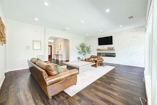 Building Photo - 6219 Mound Airy Ct