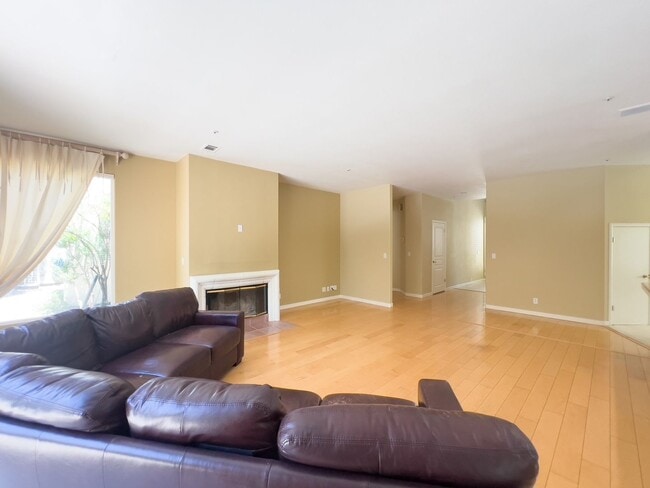 Building Photo - Gorgeous three bedroom North Napa home wit...