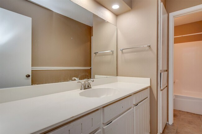 Building Photo - 6030 Gallant Forest Dr