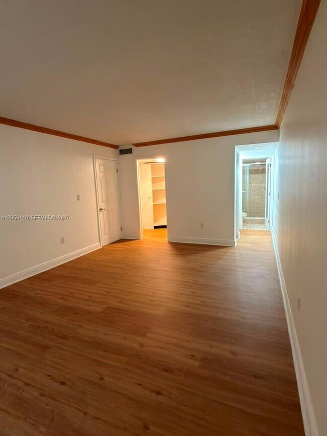 Building Photo - 10835 SW 112th Ave