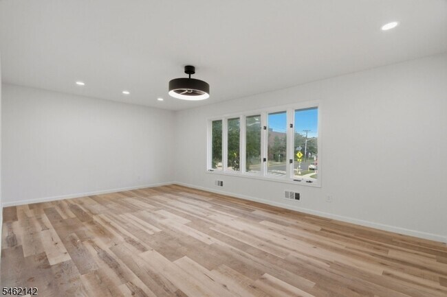 Building Photo - 363 2nd Ave