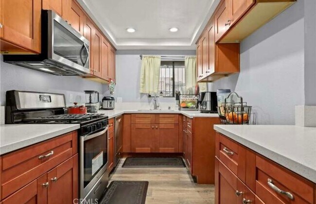 Building Photo - Charming 3BR Townhome in Gardena