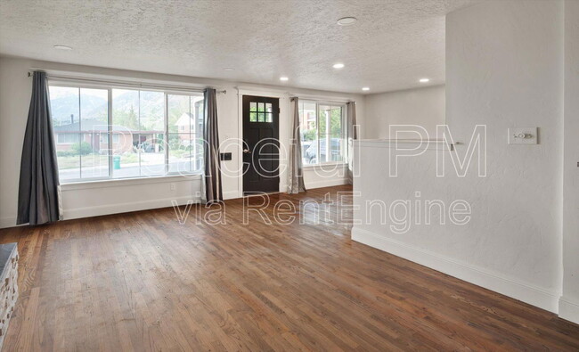 Building Photo - 1380 E 330 S