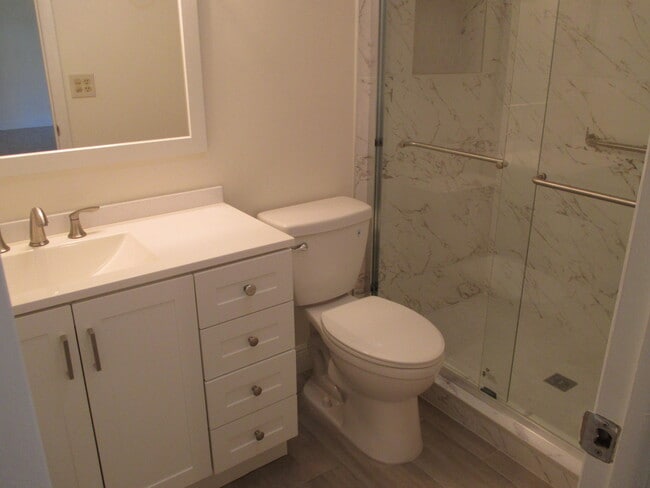 Building Photo - 106 Lake Dora Dr