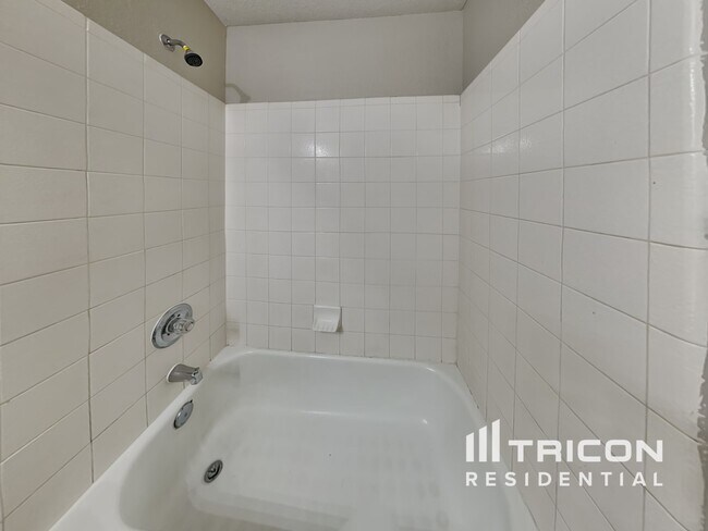 Building Photo - 5926 Ironmill Creek