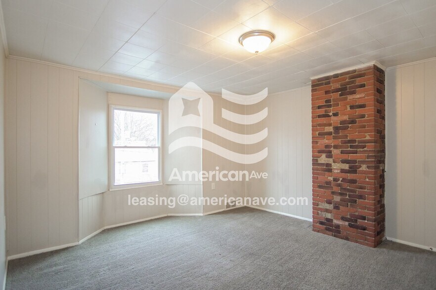 Building Photo - 1217 Main St