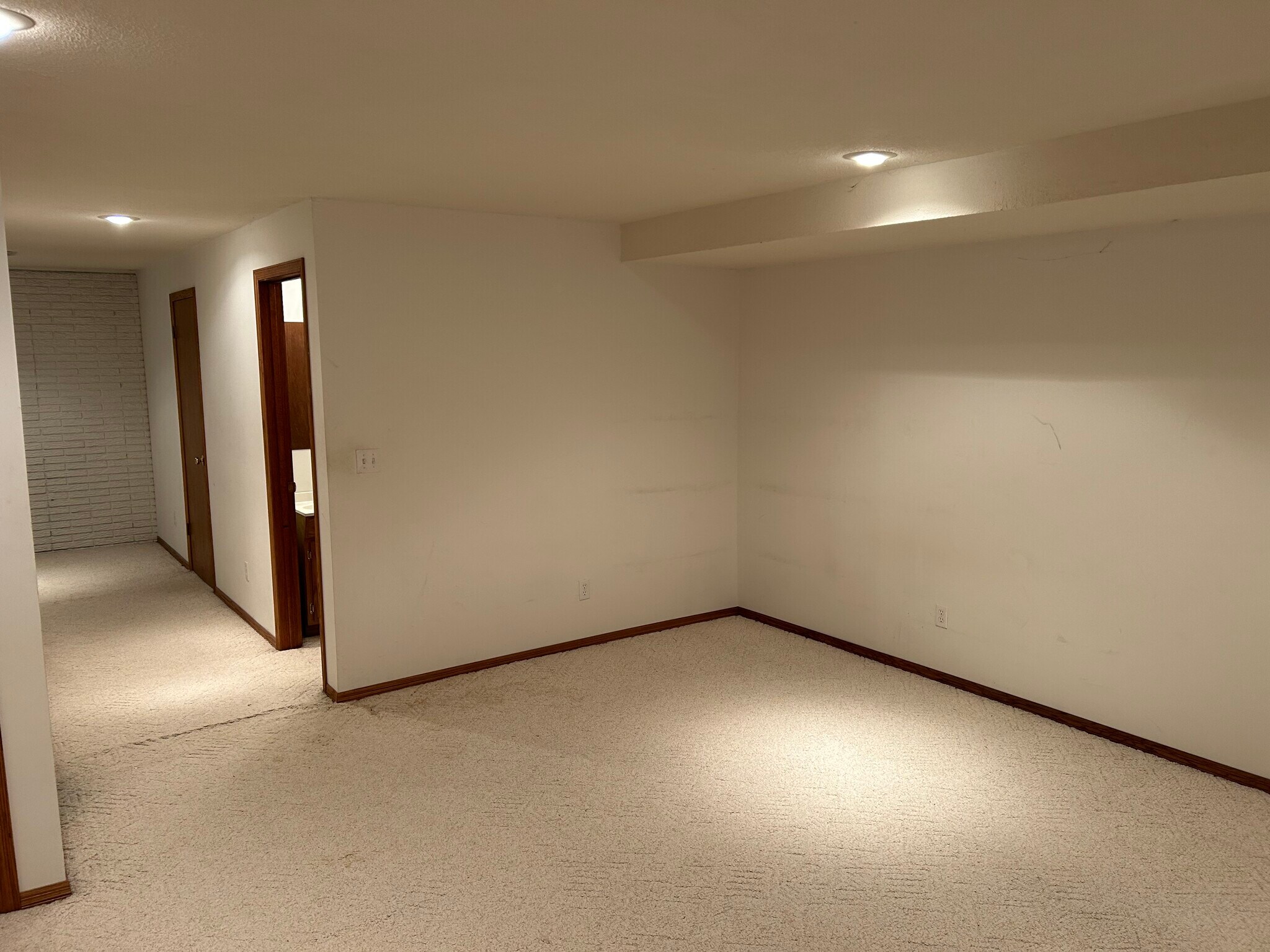 Building Photo - 409 S Madison St