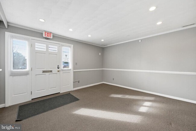 Building Photo - 1721 University Blvd W