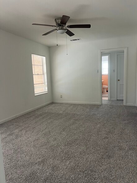 Building Photo - 126 E Colonial Dr