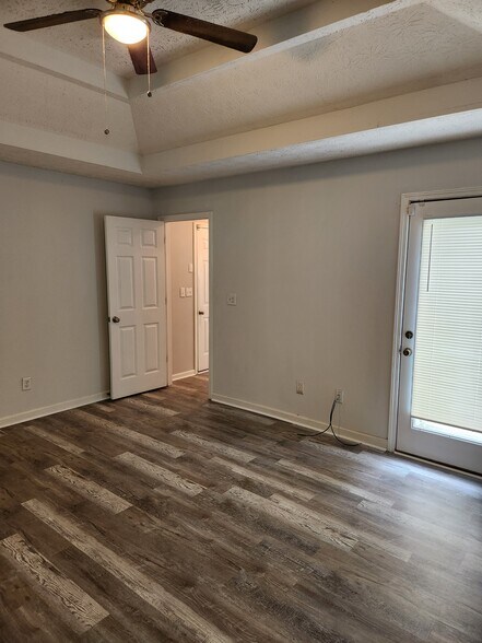 Building Photo - 482 Grove Hill Dr