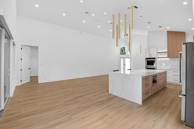 Building Photo - 5537 NW 21st Way