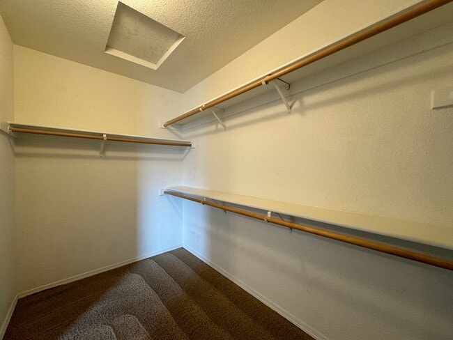 Building Photo - Townhouse in NE Grants Pass, Close to Shop...