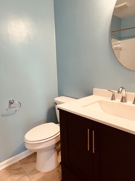 Building Photo - 7572 Belle Grae Dr
