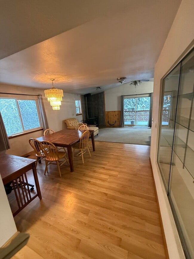 Building Photo - Spacious 3-Bedroom, 2-Bath Home, 2 Car Garage, Just Outside of Town – Pets Welcome!