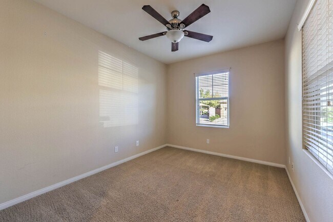 Building Photo - Beautiful 4 Bedroom, 2 Story Home in Henderson