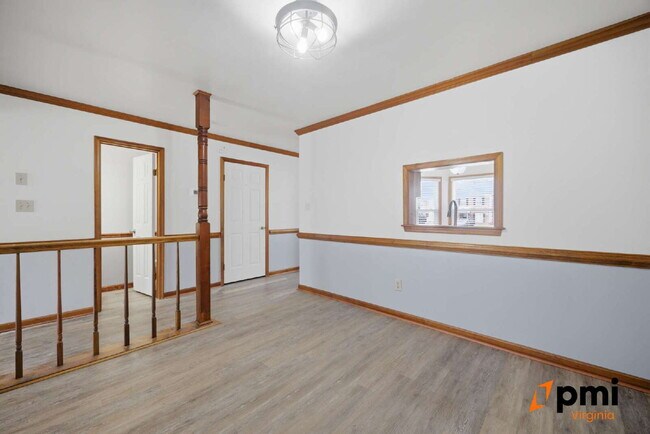 Building Photo - UPDATED 3 BEDROOM 2.5 BATH, FENCED YARD PETS ALLOWED