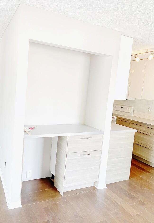 Building Photo - 1300 Landmark Trail S