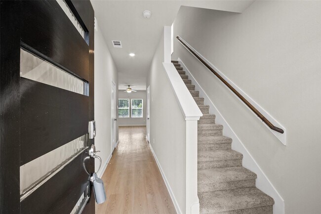 Building Photo - 7746 Bergamot Cir