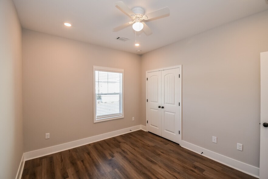 Building Photo - 67 Greyfield Dr