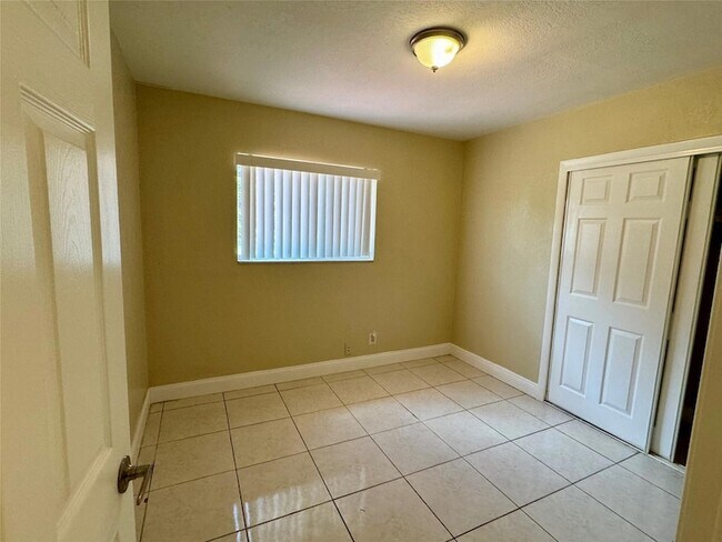 Building Photo - 6471 SW 27th Street
